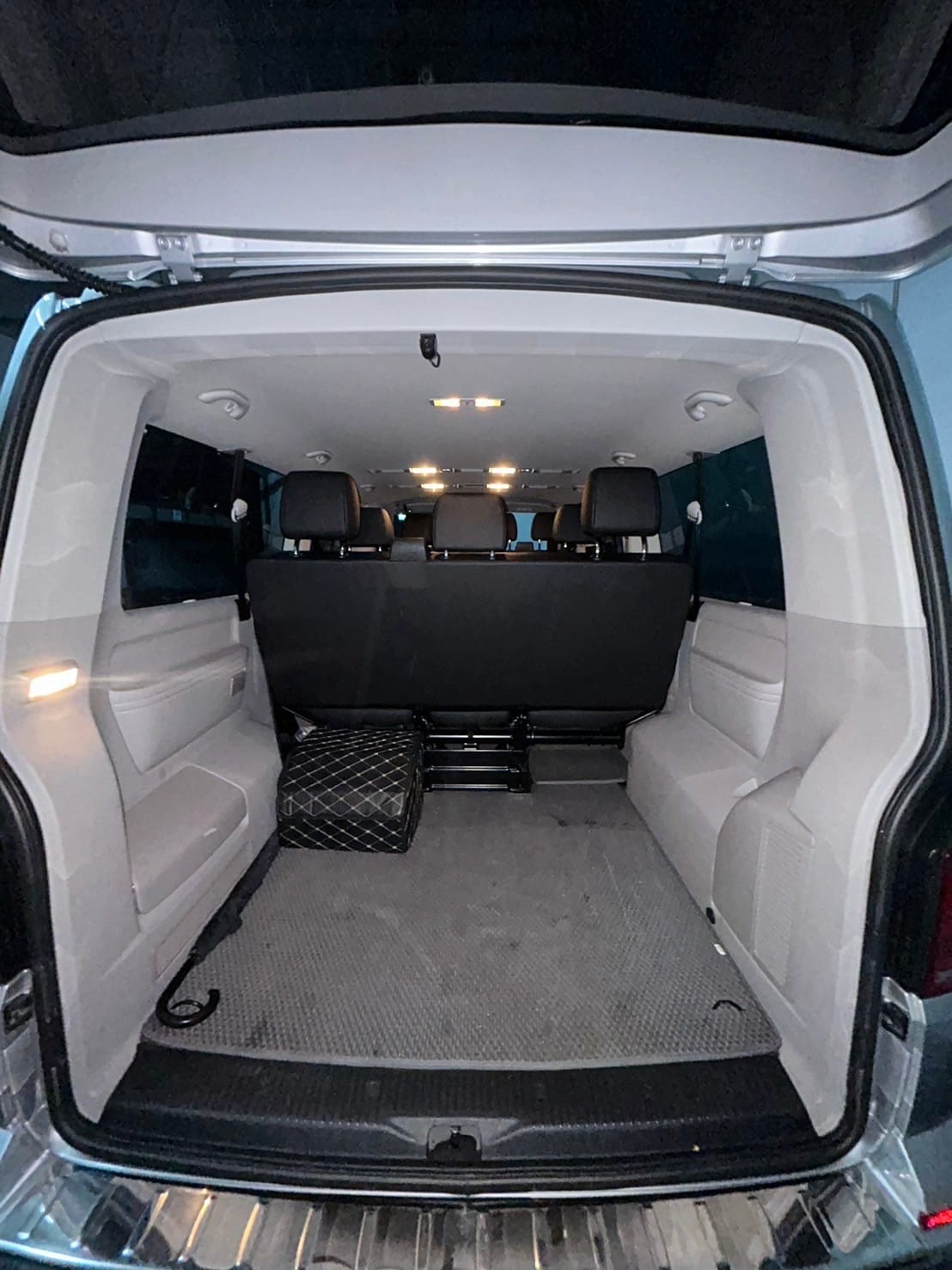 LINE_ALBUM_機場接送可用的照片但車牌要碼掉_250203_26 - 機場接送首選、24H 專車預約、全台接送服務推薦|奔旅派車 - 機場接送首選、24H 專車預約、全台接送服務推薦|奔旅派車